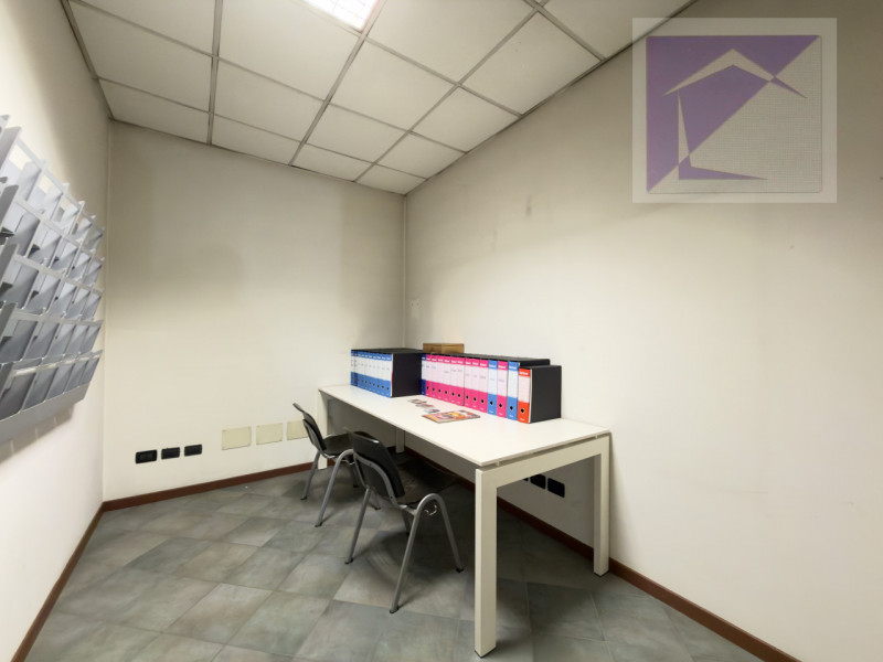 Nel Comune di Loreggia, proponiamo in vendita capannone industriale di 470 mq, edificato nel 2002...