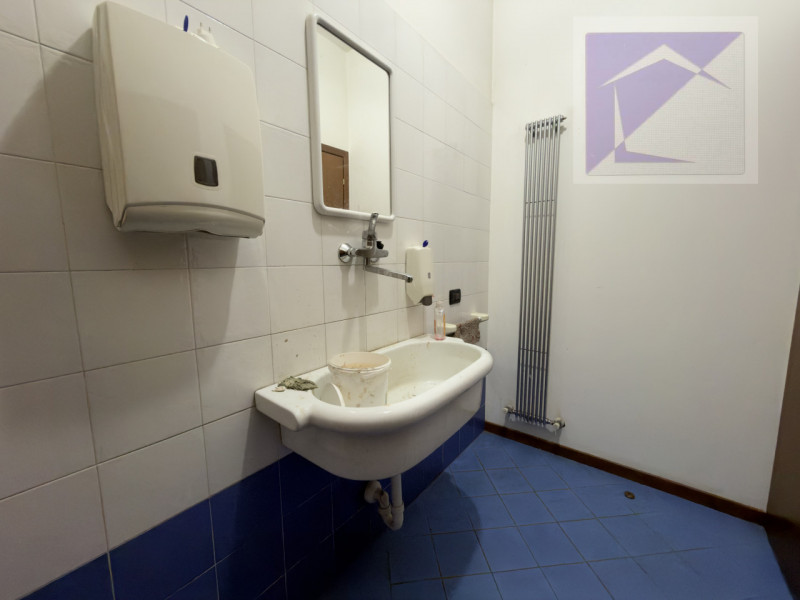 Nel Comune di Loreggia, proponiamo in vendita capannone industriale di 470 mq, edificato nel 2002...