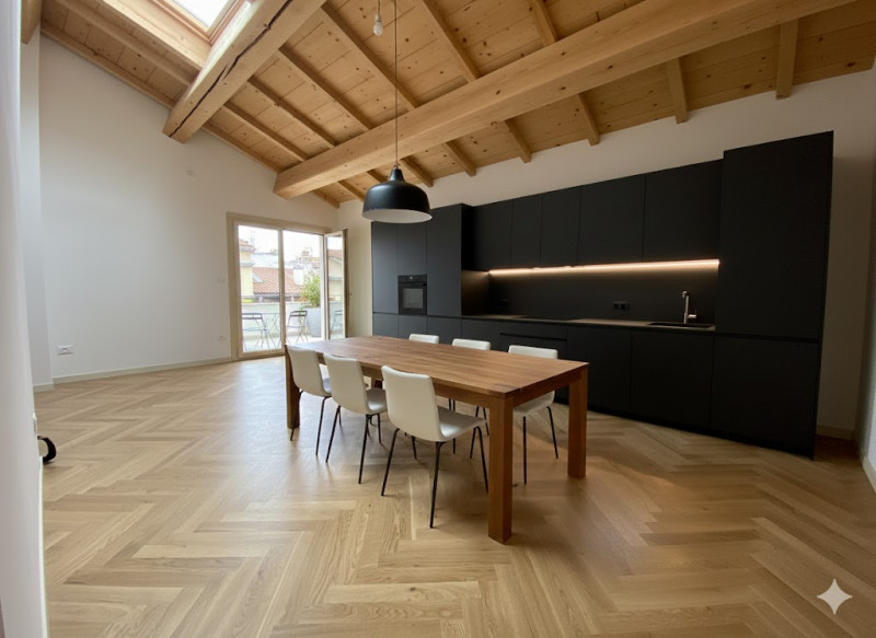 Attico su 2 livelli, collegato con ascensore, tutto nuovo in classe A1. 
Al piano terra 3 garage ...