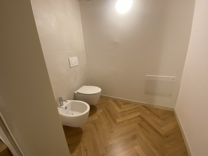 Attico su 2 livelli, collegato con ascensore, tutto nuovo in classe A1. 
Al piano terra 3 garage ...