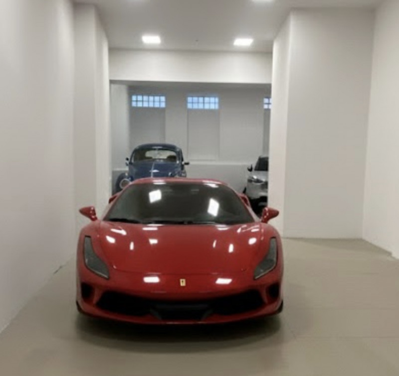 Attico su 2 livelli, collegato con ascensore, tutto nuovo in classe A1. 
Al piano terra 3 garage ...