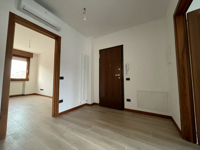 Nelle immediate vicinanze del centro di Abano Terme proponiamo in vendita un appartamento al prim...