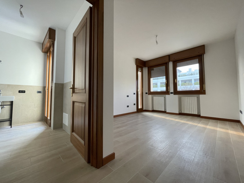 Nelle immediate vicinanze del centro di Abano Terme proponiamo in vendita un appartamento al prim...