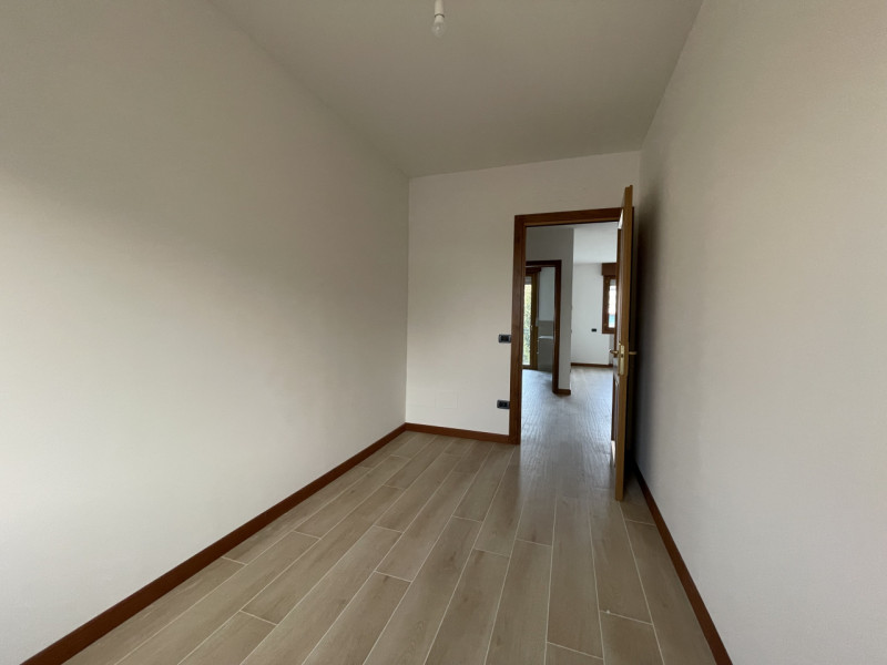 Nelle immediate vicinanze del centro di Abano Terme proponiamo in vendita un appartamento al prim...