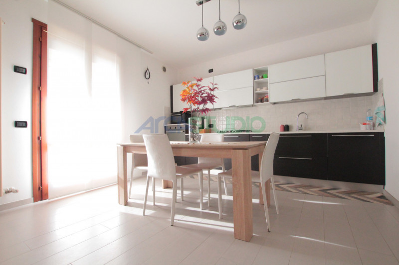 Bolzano Vicentino: se stai cercando un appartamento tricamere ampio e luminoso e COMPLETAMENTE AR...