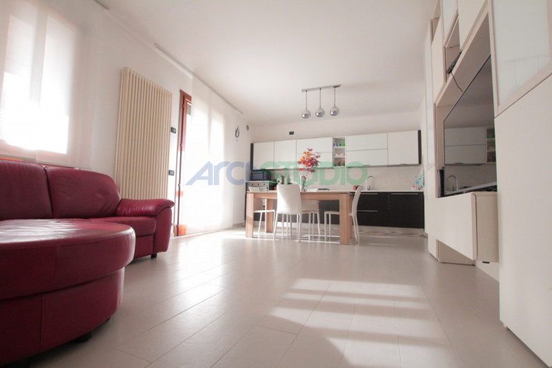 Bolzano Vicentino: se stai cercando un appartamento tricamere ampio e luminoso e COMPLETAMENTE AR...