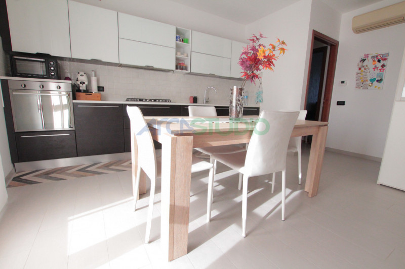 Bolzano Vicentino: se stai cercando un appartamento tricamere ampio e luminoso e COMPLETAMENTE AR...