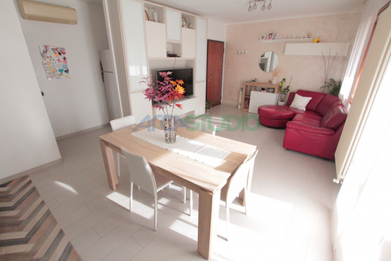 Bolzano Vicentino: se stai cercando un appartamento tricamere ampio e luminoso e COMPLETAMENTE AR...