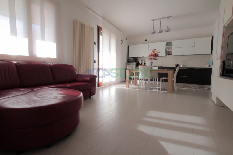 Bolzano Vicentino: se stai cercando un appartamento tricamere ampio e luminoso e COMPLETAMENTE AR...