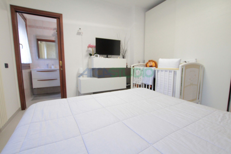 Bolzano Vicentino: se stai cercando un appartamento tricamere ampio e luminoso e COMPLETAMENTE AR...