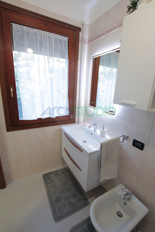 Bolzano Vicentino: se stai cercando un appartamento tricamere ampio e luminoso e COMPLETAMENTE AR...