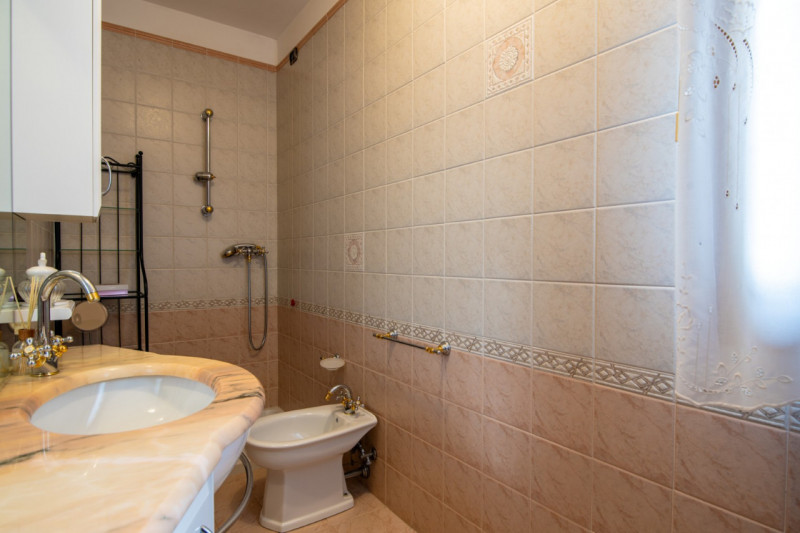 A Selvazzano Dentro - frazione di Feriole, proponiamo in vendita elegante casa unifamiliare con g...