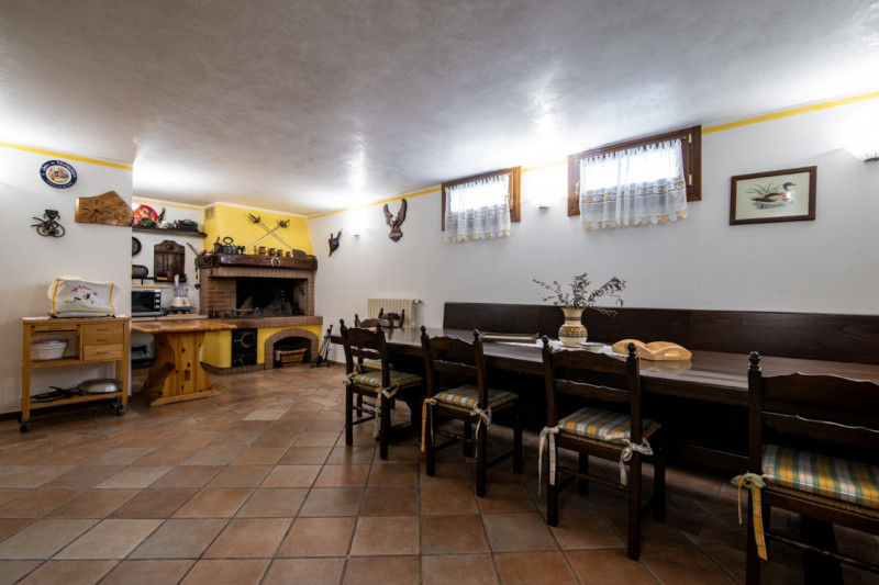 Situata in un contesto residenziale tranquillo e ricercato, proponiamo in vendita una raffinata c...