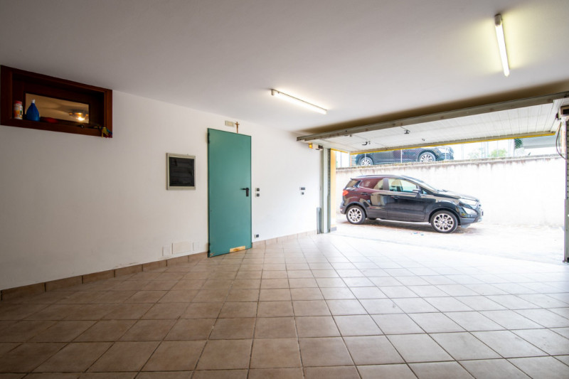 A Selvazzano Dentro - frazione di Feriole, proponiamo in vendita elegante casa unifamiliare con g...