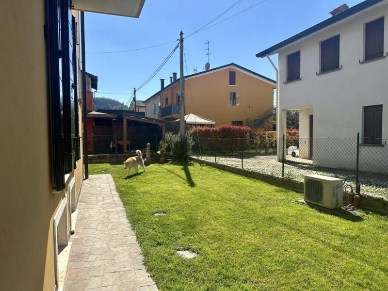 Situata in un contesto residenziale tranquillo e ricercato, proponiamo in vendita una raffinata c...