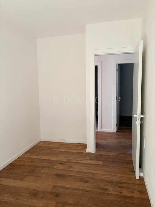 Attico di nuova costruzione, in classe energetica A4, in pronta consegna. Situato in una zona ser...