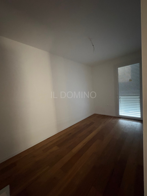 Attico di nuova costruzione, in classe energetica A4, in pronta consegna. Situato in una zona ser...