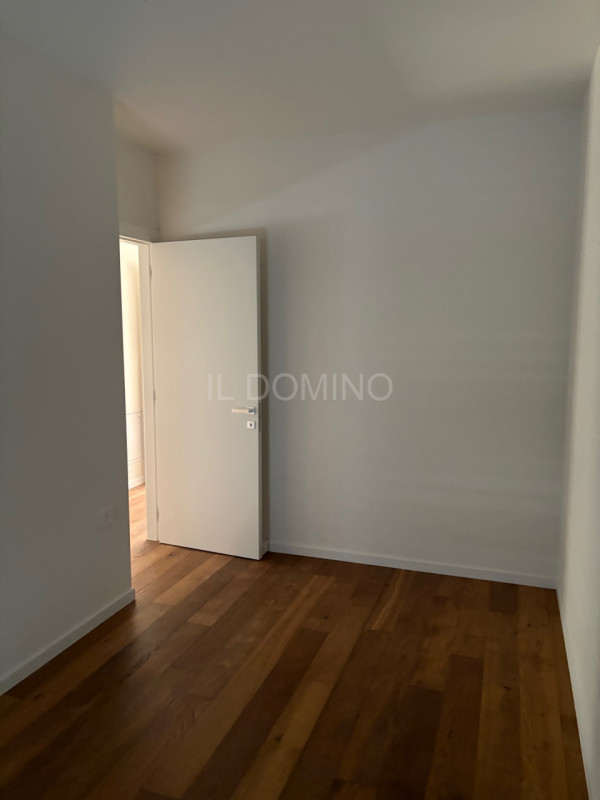 Attico di nuova costruzione, in classe energetica A4, in pronta consegna. Situato in una zona ser...