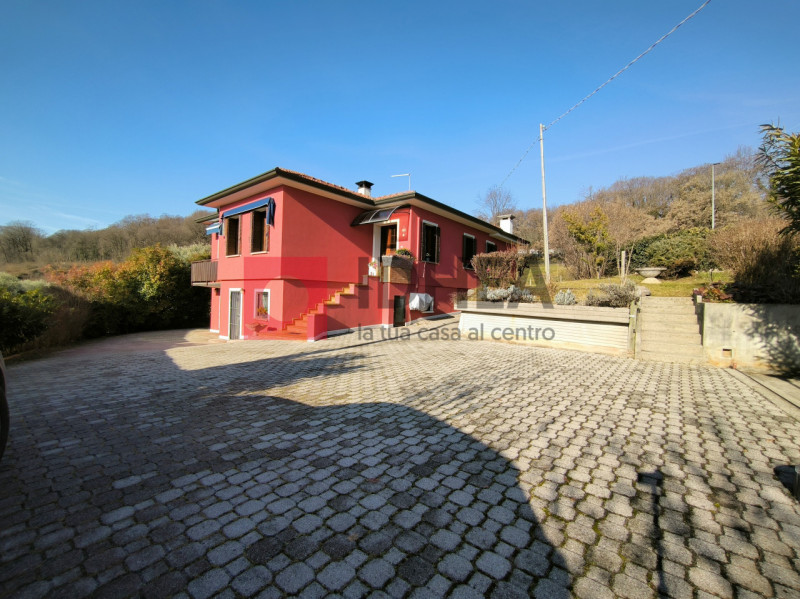 NERVESA DELLA BATTAGLIA: BAVARIA

Villa singola con ampio giardino di 1300 mq, situata ai piedi d...