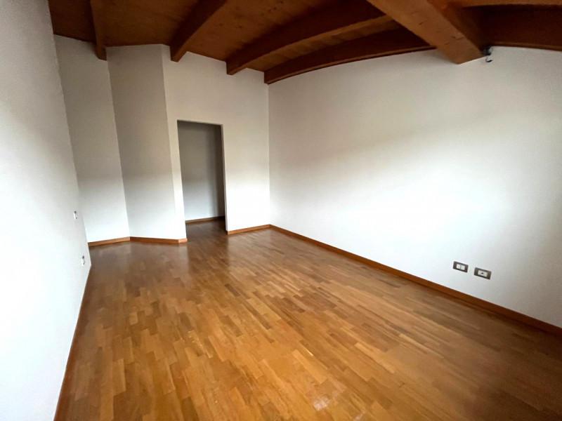 FORCELLINI: CLASSE ENERGETICA A4 - Epgl,nren 15,98 KWh/mq anno.
In tranquillo contesto residenzia...