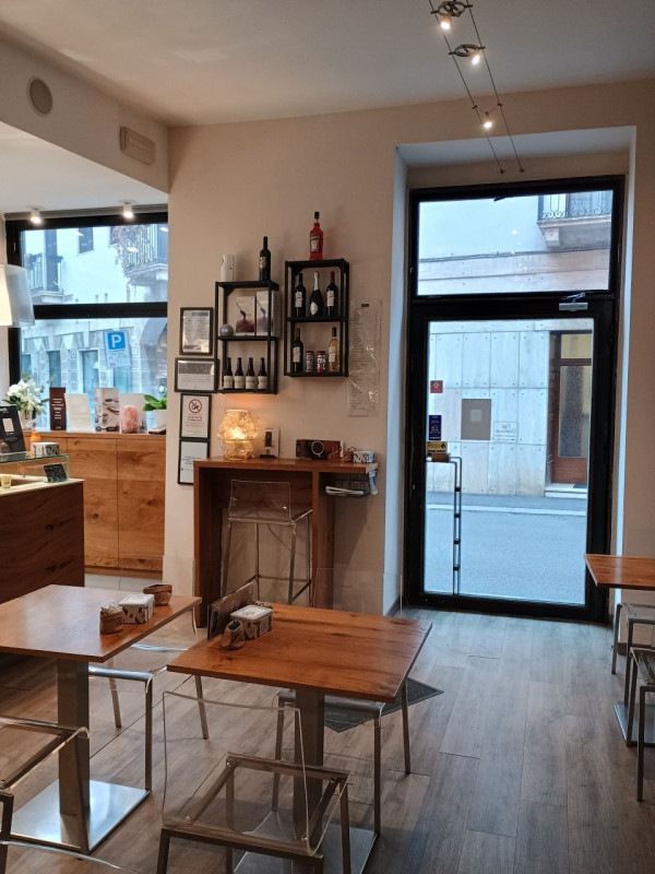 CESSIONE CAFFETTERIA BAR TABACCHERIA - Euro 99.000 - RIF. 8335

In pieno Centro Storico, in zona ...