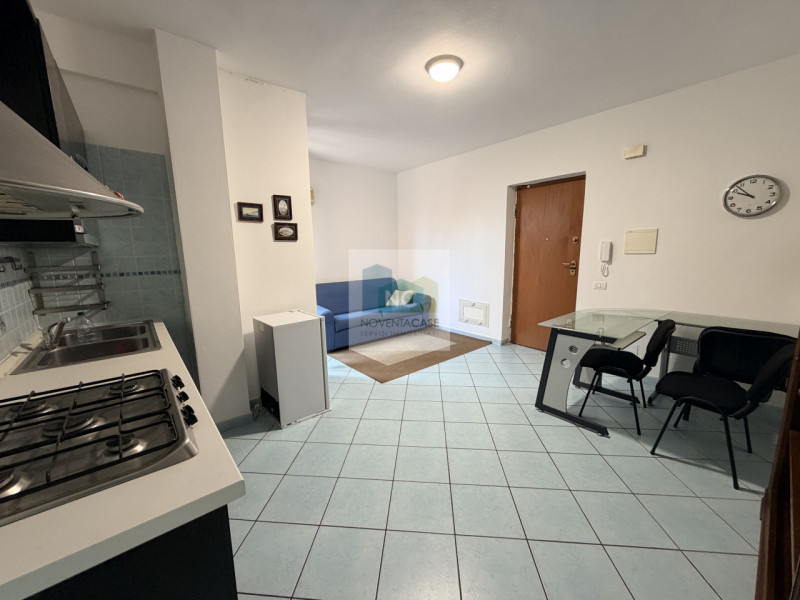 Situato nel centro pulsante di Casamicciola Terme, a pochi passi dalla storica Piazza Bagni e nel...