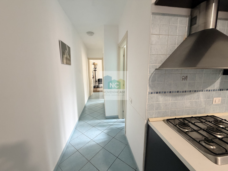 Situato nel centro pulsante di Casamicciola Terme, a pochi passi dalla storica Piazza Bagni e nel...