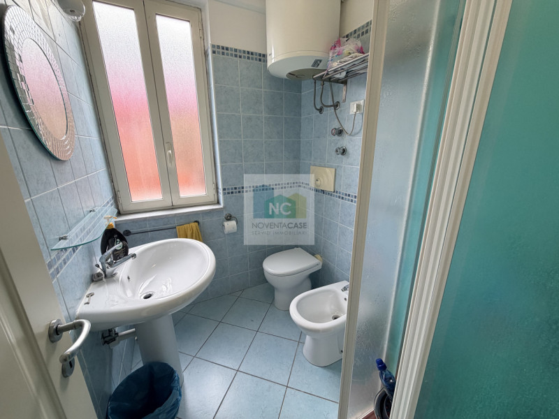 Situato nel centro pulsante di Casamicciola Terme, a pochi passi dalla storica Piazza Bagni e nel...