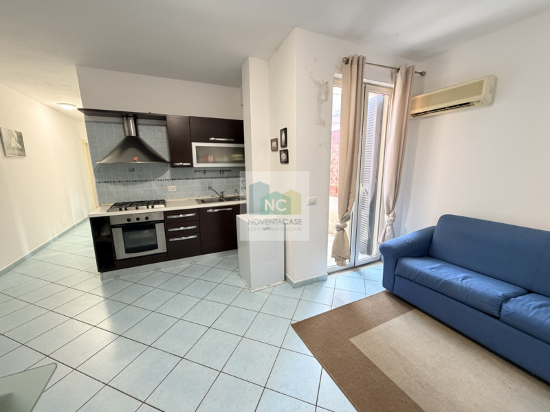 Situato nel centro pulsante di Casamicciola Terme, a pochi passi dalla storica Piazza Bagni e nel...