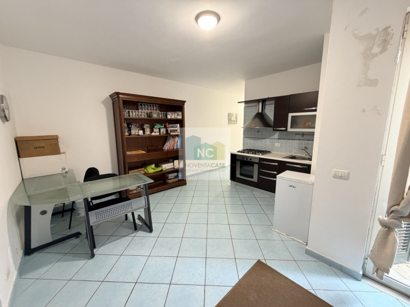 Situato nel centro pulsante di Casamicciola Terme, a pochi passi dalla storica Piazza Bagni e nel...