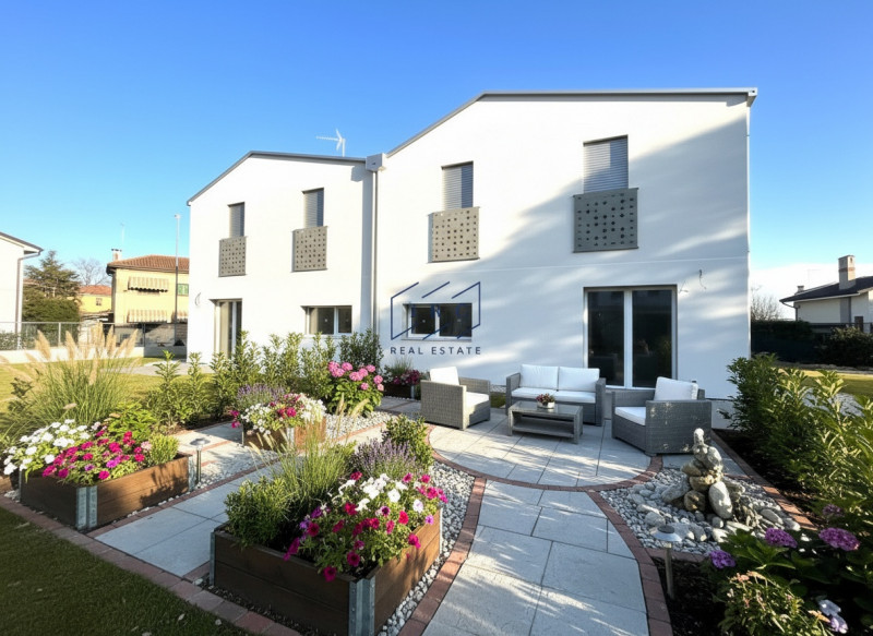 CESSALTO - (TV)
In una posizione strategica, a meno di un chilometro dal casello autostradale e n...