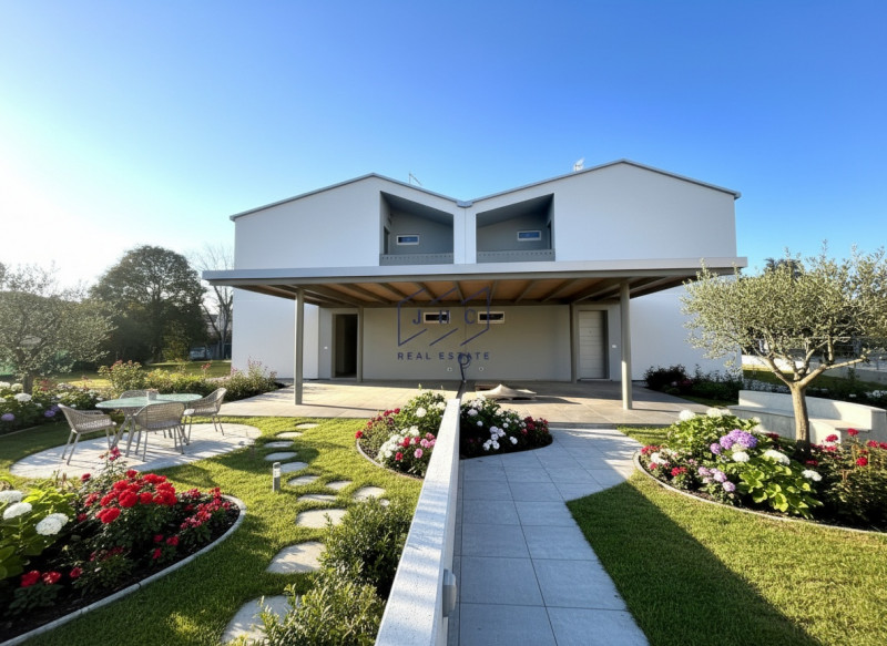 CESSALTO - (TV)
In una posizione strategica, a meno di un chilometro dal casello autostradale e n...