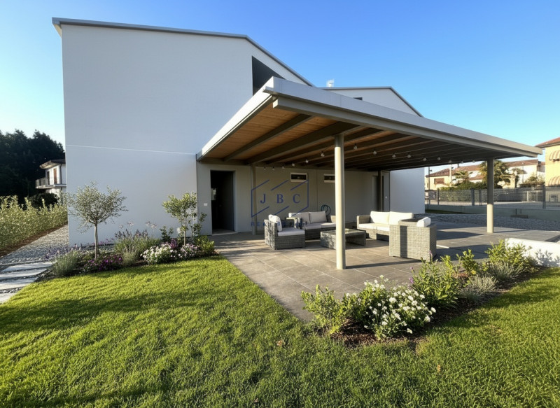 CESSALTO - (TV)
In una posizione strategica, a meno di un chilometro dal casello autostradale e n...