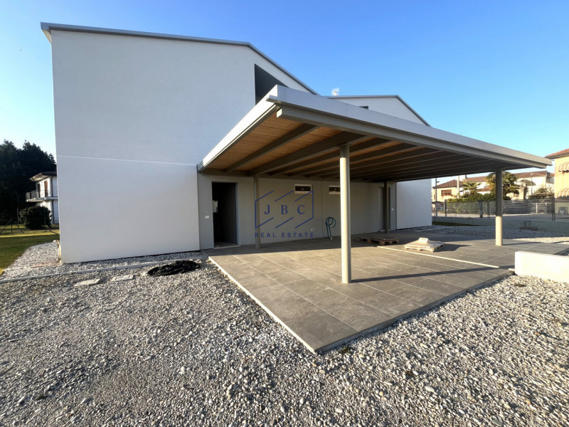 CESSALTO - (TV)
In una posizione strategica, a meno di un chilometro dal casello autostradale e n...