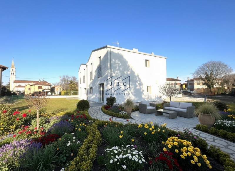 CESSALTO - (TV)
In una posizione strategica, a meno di un chilometro dal casello autostradale e n...