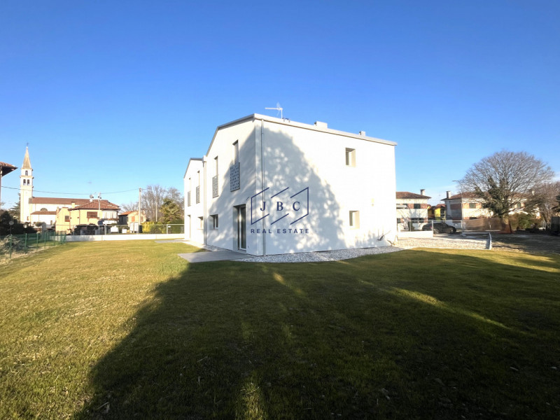 CESSALTO - (TV)
In una posizione strategica, a meno di un chilometro dal casello autostradale e n...