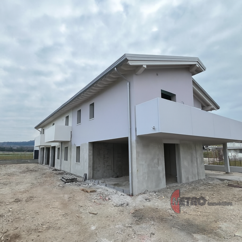 Dove il futuro incontra il comfort: la tua nuova casa di testa in Classe A+++
Immagina di aprire ...