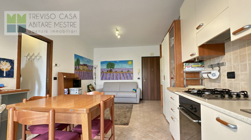 In zona elegante, tranquilla e molto ben servita, PROPONIAMO IN VENDITA Mini-Appartamento costrui...