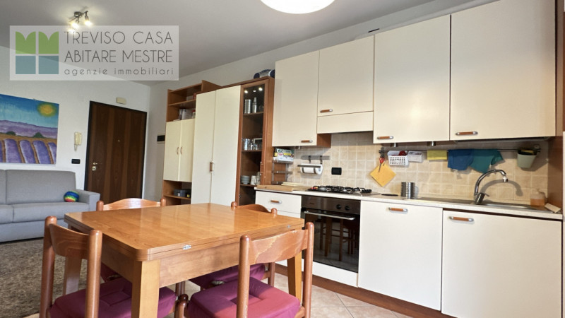 In zona elegante, tranquilla e molto ben servita, PROPONIAMO IN VENDITA Mini-Appartamento costrui...