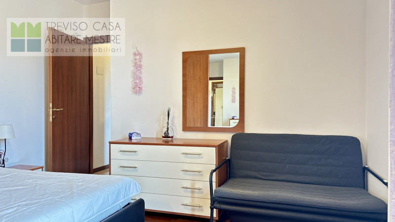 In zona elegante, tranquilla e molto ben servita, PROPONIAMO IN VENDITA Mini-Appartamento costrui...