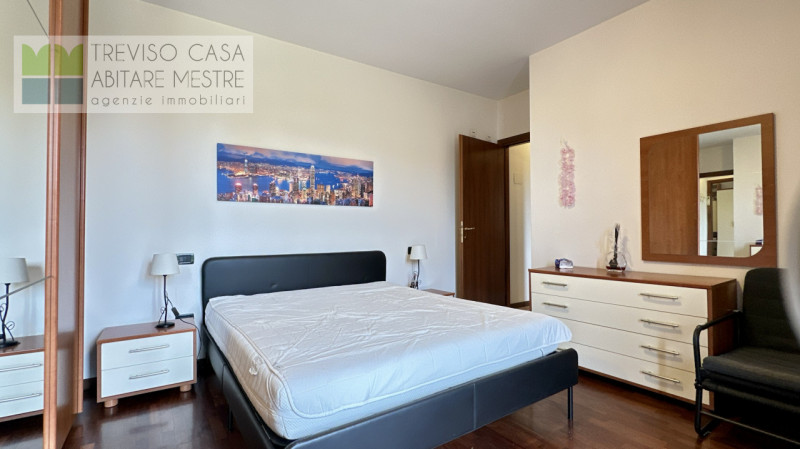 In zona elegante, tranquilla e molto ben servita, PROPONIAMO IN VENDITA Mini-Appartamento costrui...