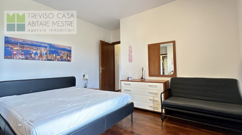 In zona elegante, tranquilla e molto ben servita, PROPONIAMO IN VENDITA Mini-Appartamento costrui...