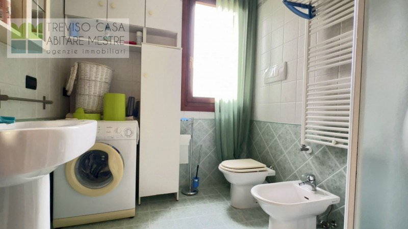 In zona elegante, tranquilla e molto ben servita, PROPONIAMO IN VENDITA Mini-Appartamento costrui...