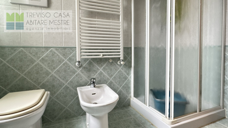 In zona elegante, tranquilla e molto ben servita, PROPONIAMO IN VENDITA Mini-Appartamento costrui...