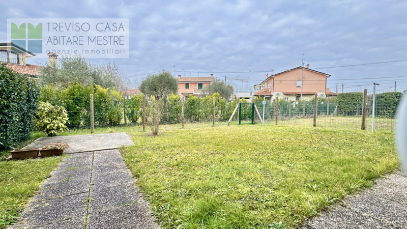 In zona elegante, tranquilla e molto ben servita, PROPONIAMO IN VENDITA Mini-Appartamento costrui...