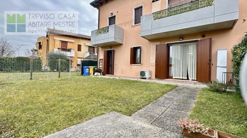 In zona elegante, tranquilla e molto ben servita, PROPONIAMO IN VENDITA Mini-Appartamento costrui...