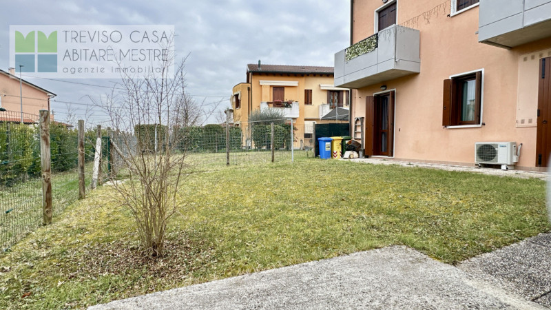 In zona elegante, tranquilla e molto ben servita, PROPONIAMO IN VENDITA Mini-Appartamento costrui...