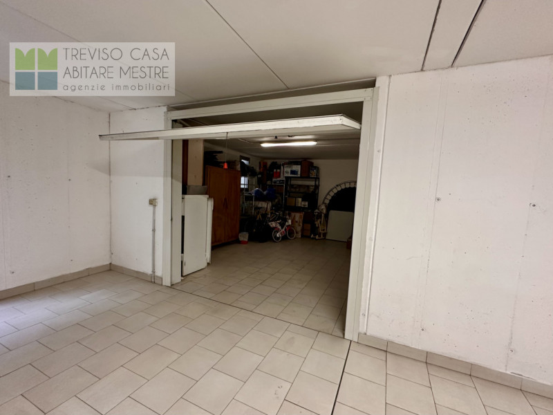 In zona elegante, tranquilla e molto ben servita, PROPONIAMO IN VENDITA Mini-Appartamento costrui...