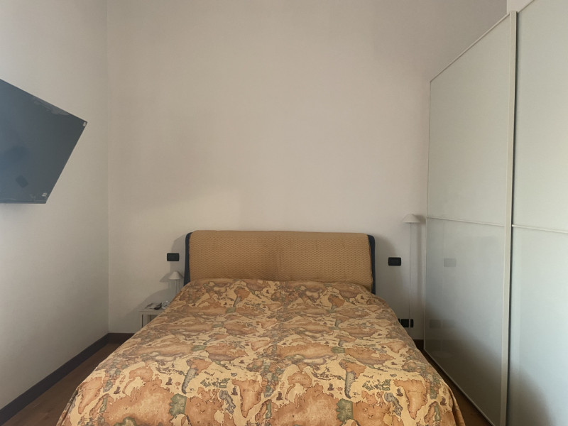 Luminoso attico limitrofo al centro, per chi ama distinguersi e godere di un grande terrazzo con ...