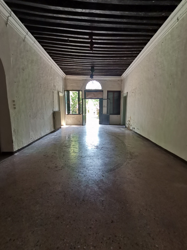 Splendida Villa Veneta dei primi 1700 con ampio parco nei pressi di Mira (VE). Composta da un cor...